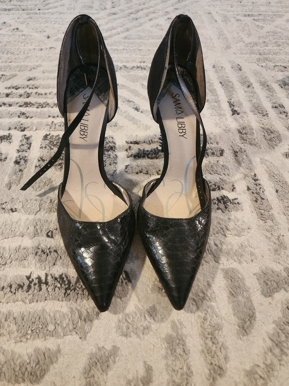 Sama Libby Black Pointed Ankle-Strap Pumps
